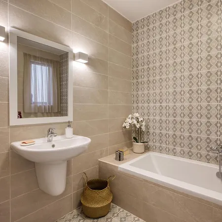 Modern Qala Gozo Apt, Shared Pools & Balcony * San Martin