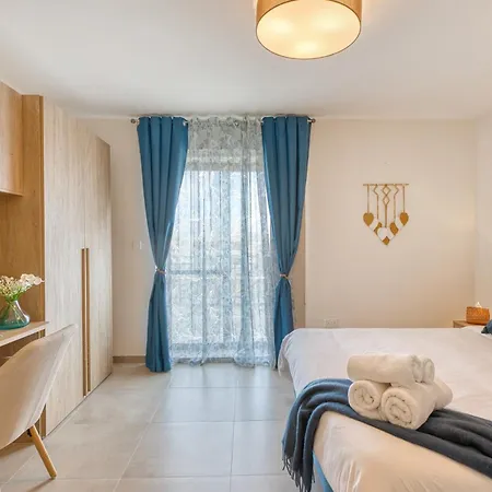 Modern Qala Gozo Apt, Shared Pools & Balcony Apartment