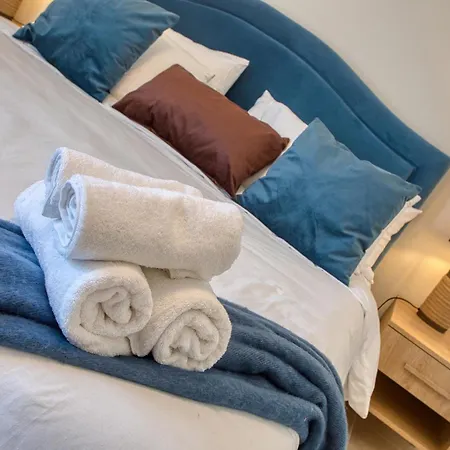 Modern Qala Gozo Apt, Shared Pools & Balcony Apartment