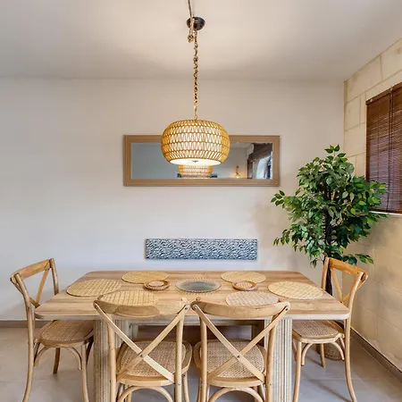 Modern Qala Gozo Apt, Shared Pools & Balcony Apartment