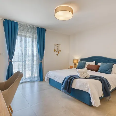Modern Qala Gozo Apt, Shared Pools & Balcony Apartment *