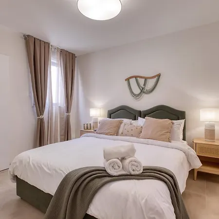 Modern Qala Gozo Apt, Shared Pools & Balcony Apartment