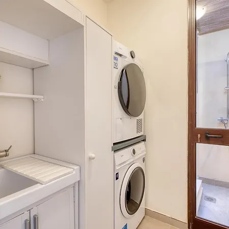 Modern Qala Gozo Apt, Shared Pools & Balcony * San Martin